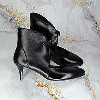 Лакові туфлі на підборах