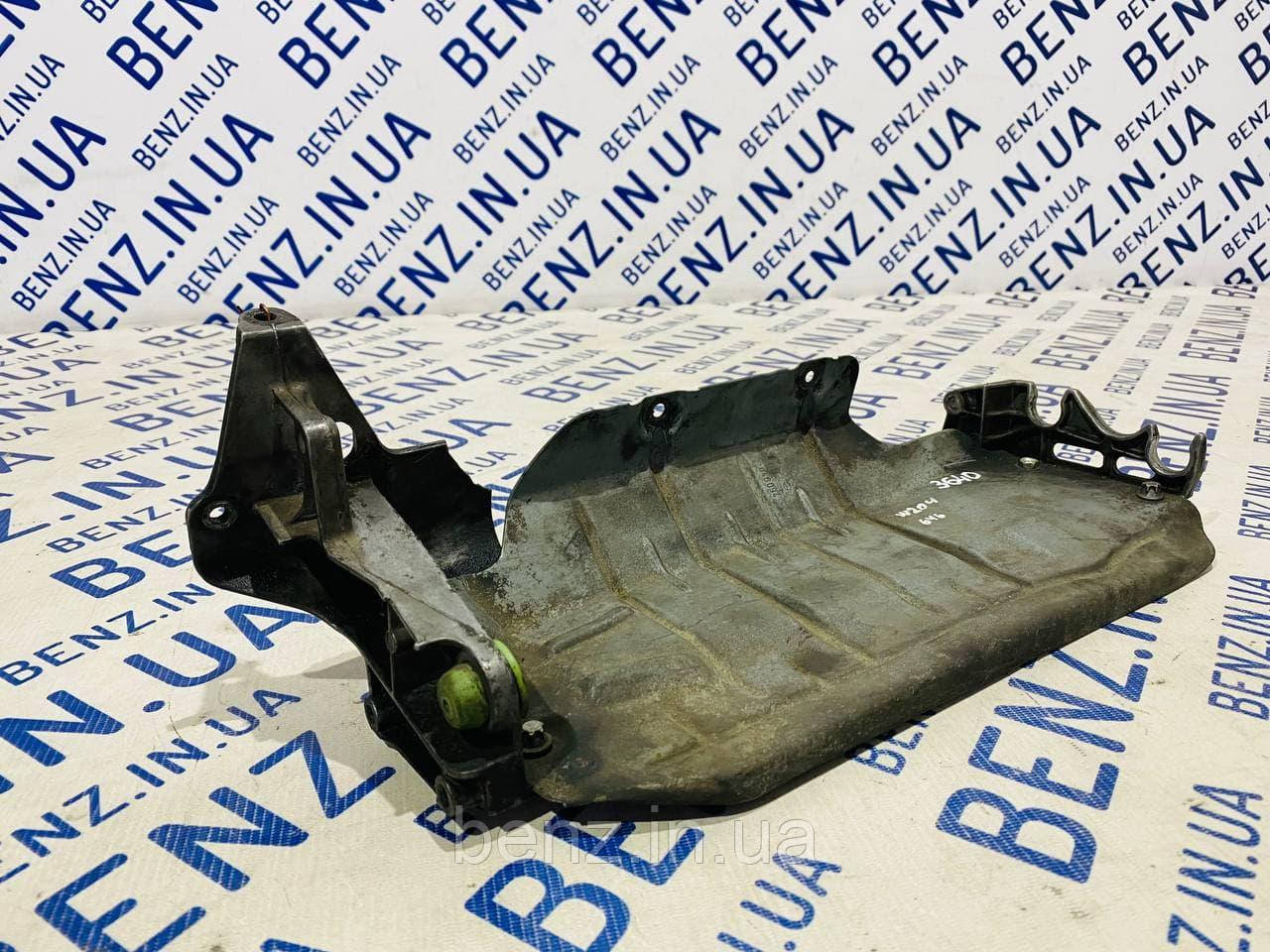 Тепловий екран повітряного фільтра Mercedes W204, S204 A6460940720, фото 1
