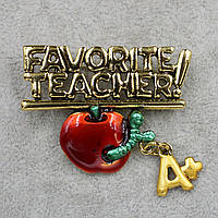 Брошка металева на золотистій основі улюблений учитель покрита кольоровою емаллю розмір виробу 40х30 мм