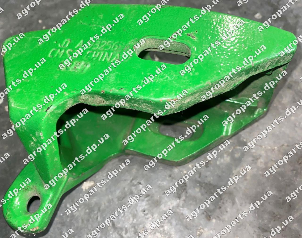 Опора A93256 кронштейн A87426 John Deere Support А93256
