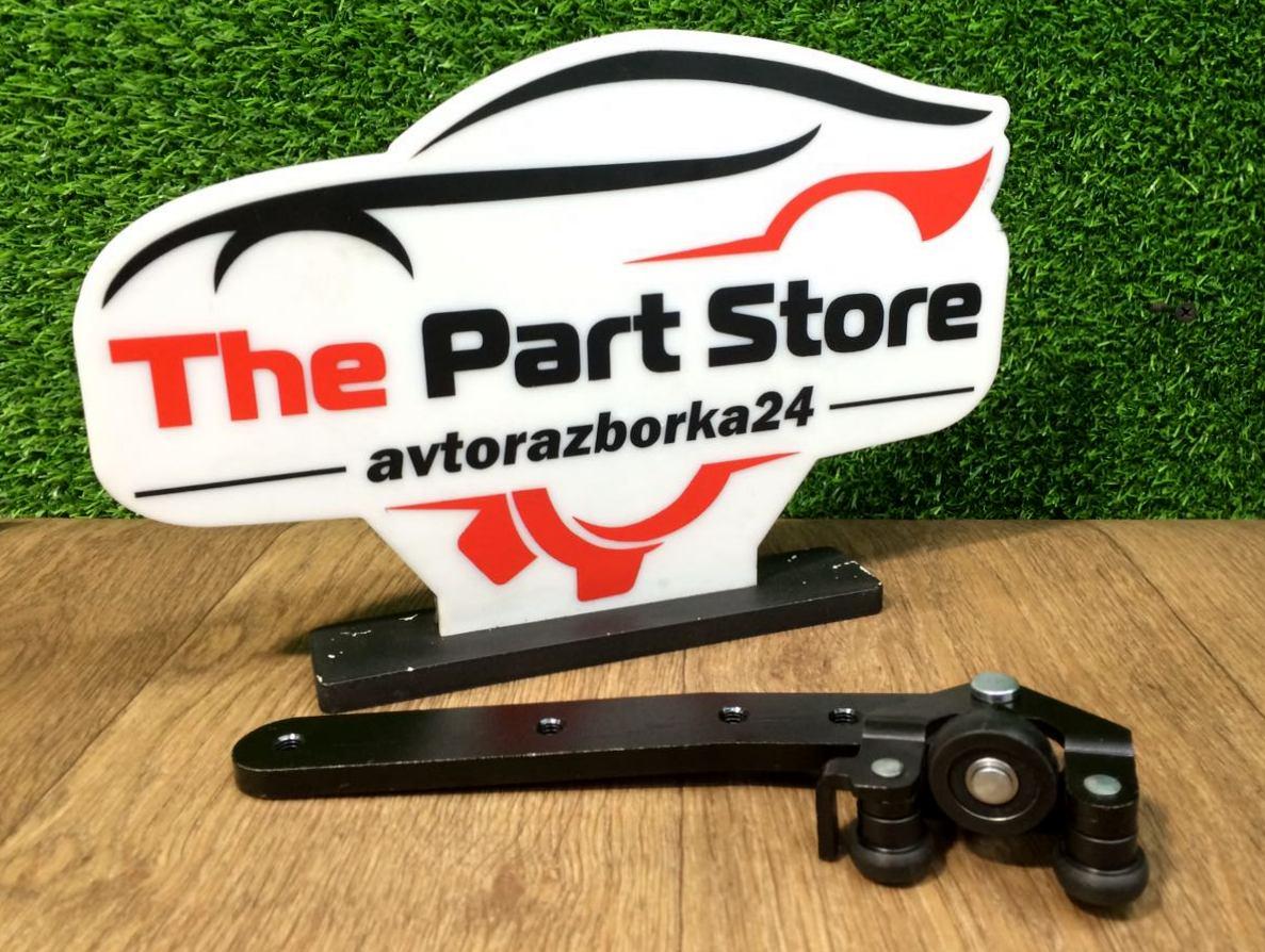 Ролик Боковой Сдвижной Правой Двери Нижний с Кронштейном Новый Фиат ...