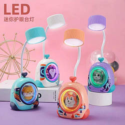 Дитяча настільна лампа з фігурками всередині