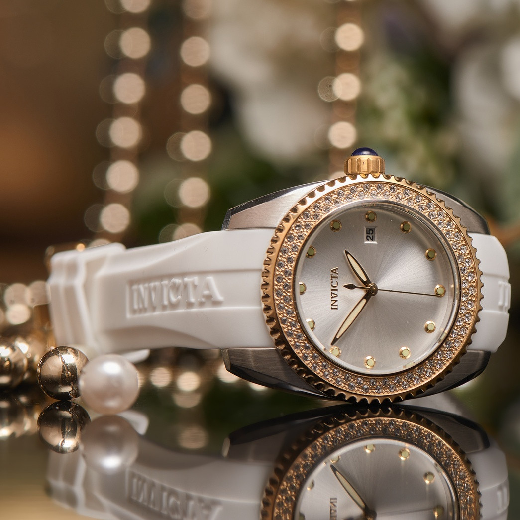 Жіночий оригінальний наручний швейцарський годинник від Invicta.