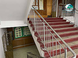 Перила для лестницы из нержавейки. Компания Инвестпром групп более 7 лет занимается изготовлением перил для лестниц. Харьковская гимназия №47 5