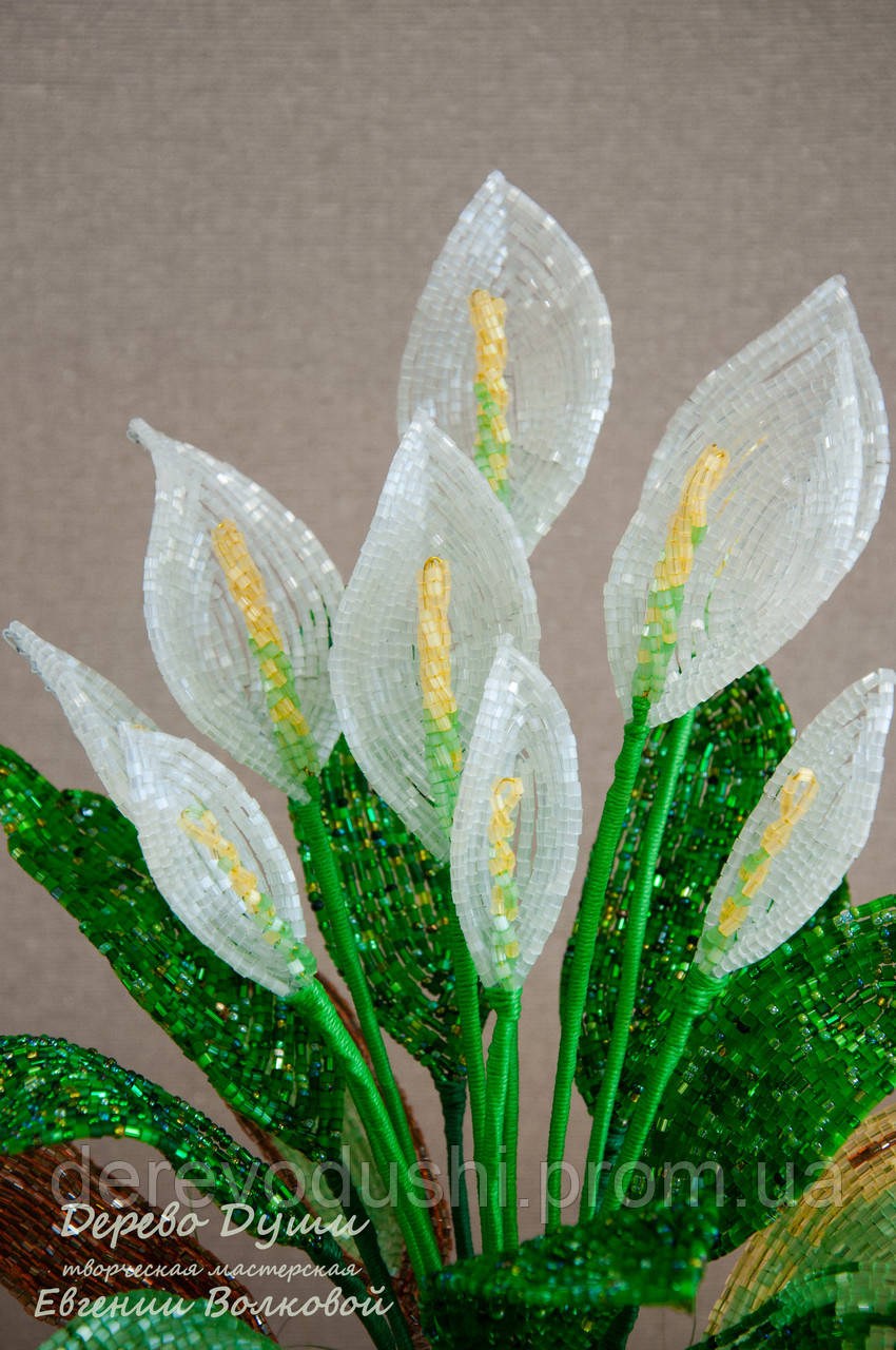 Декоративный цветок из бисера "Спатифиллум" - фото 2 - id-p1558095285
