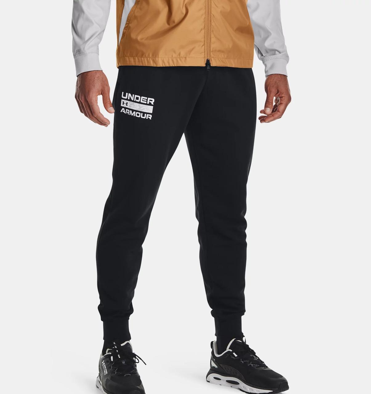 Штани спортивні чоловічі Under Armour 1366366-001 RIVAL FLC SIGNATURE JGR колір: чорний