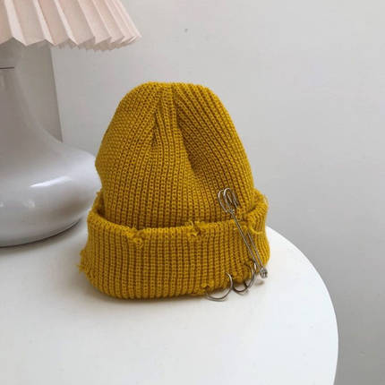 Шапка Біні Рвана з Булавкою розмір One Size 55-58 см Гірчичний, фото 1