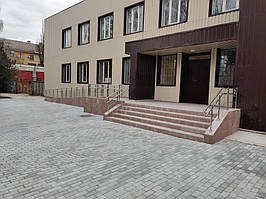 Ограждение пандуса и нержавеющие перила для лестниц. Больница г. Мариуполь. 3