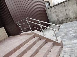 Ограждение пандуса и нержавеющие перила для лестниц. Больница г. Мариуполь. 5