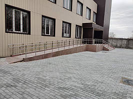 Ограждение пандуса и нержавеющие перила для лестниц. Больница г. Мариуполь. 6