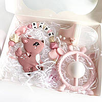 Подарок на крестины для новорожденной с именной игрушкой грызунок Олень бемби, на выписку для девочки