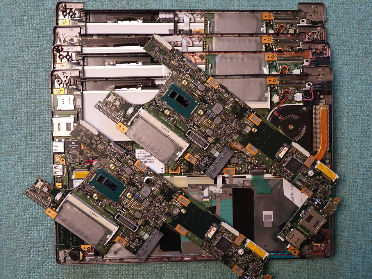 РОЗБИРАННЯ FUJITSU U904 (Корпус Кришка Топкейс Клавіатура Охолодження WiFi 4G Модуль Шлейф Динамік Плата Тачпад), фото 1