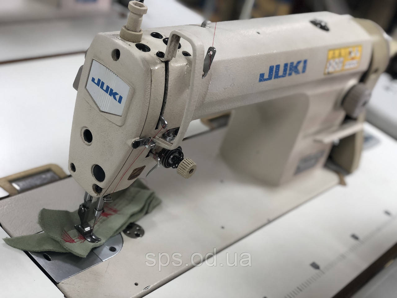 Прямострочная швейна машина Juki DDL 8300N на простому фрикційному двигуні 220в