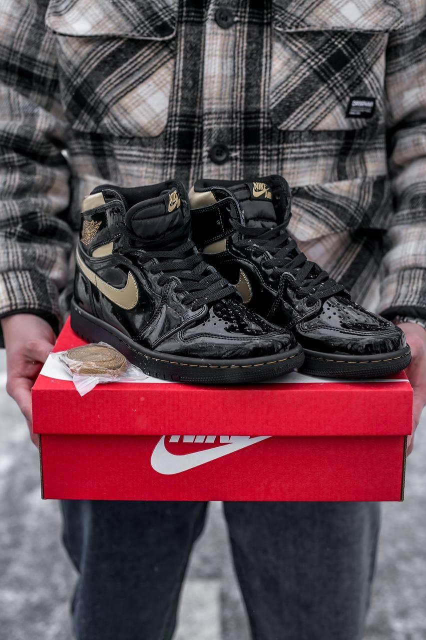 Black and best sale gold retro ones