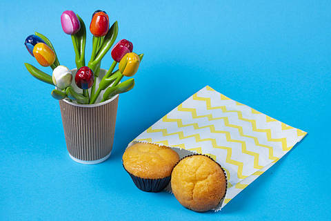 Крафт пакет з малюнком яскравих кольорів 170*30*230 мм білий