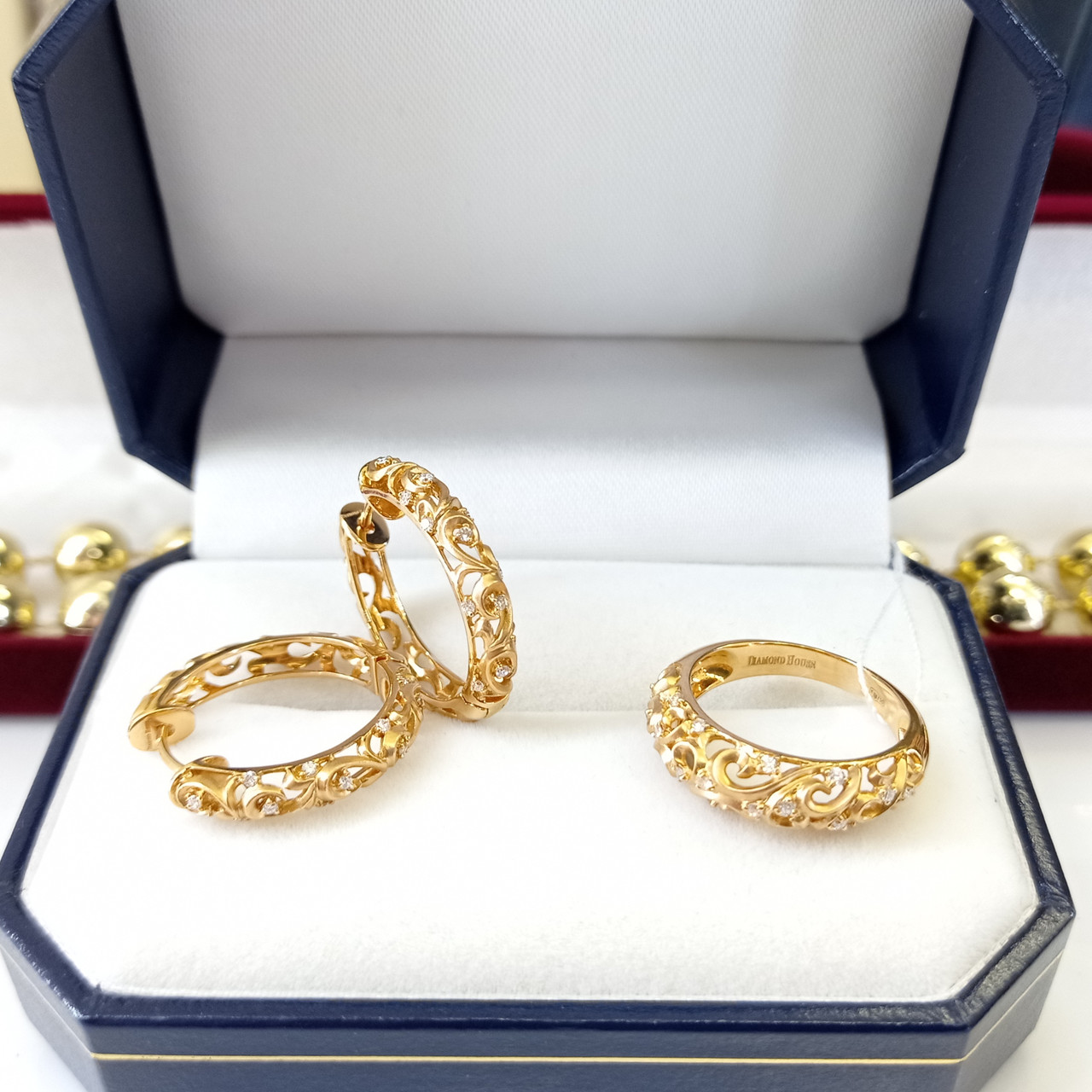 Золотой комплект украшений набор с бриллиантами серьги кольцо - фото 6 - id-p1558858203