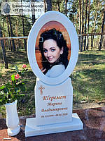 Современный надгробный памятник из белого мрамора женщине с цветным портретом № 110