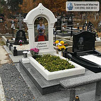 Современный надгробный памятник из белого мрамора ребенку с цветным портретом № 16