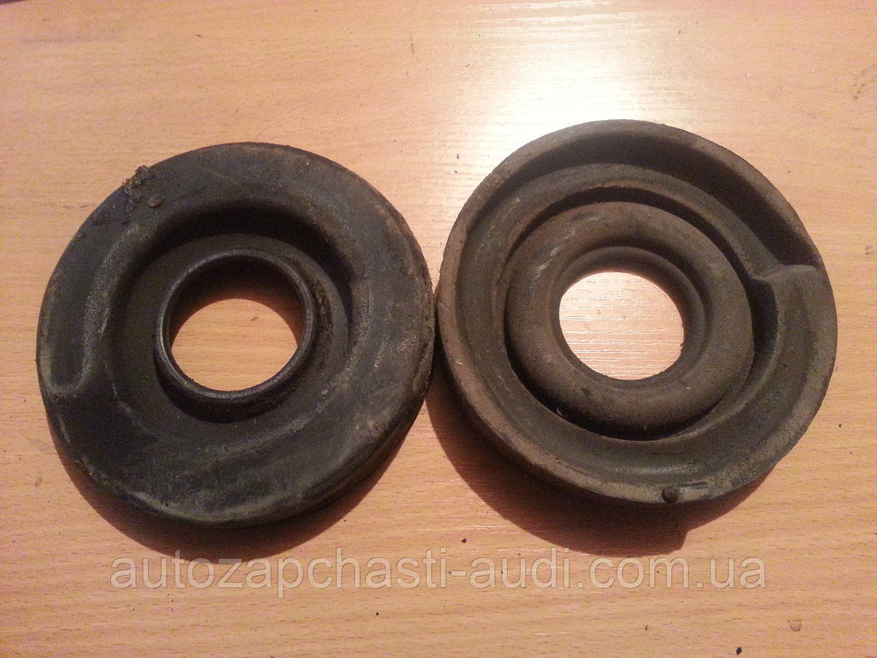 Гумова прокладка задньої стійки Audi 100 A6 C4 91-97г, фото 1