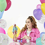 Лялька Барбі Екстра N10 в куртці з квітковим принтом з мишею Barbie Extra #10 GXF09, фото 6