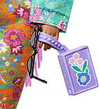 Лялька Барбі Екстра N10 в куртці з квітковим принтом з мишею Barbie Extra #10 GXF09, фото 5