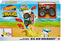 Набор Хот Вилс Большой воздушный поединок Hot Wheels Monster Trucks Big Air Breakout