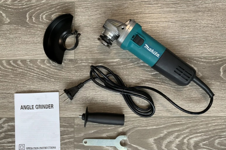 Болгарка MAKITA 9558 NH (840 Ватів, 125 КРУГ), кутова шліфувальна машина
