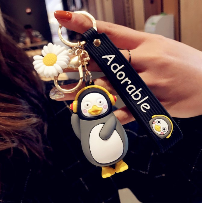 Брелок на рюкзак, ключі Пінгвін із піднятою Лапкою