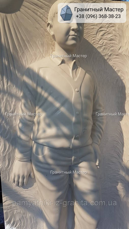 Красивый эксклюзивный мемориальный памятник из белого мрамора мужчине с барельефом человека № 9 - фото 6 - id-p1559977597