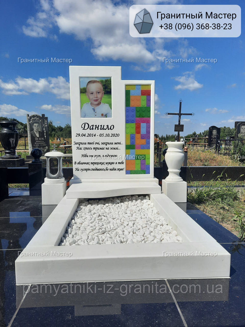 Гарний ексклюзивний пам'ятник з мармуру дитині з кольоровим портретом "Лего" №10