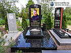 Пам'ятник чоловікові з чорного граніту з кольоровим портретом № П-131, фото 4
