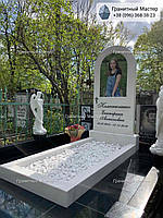 Современный надгробный памятник из белого мрамора ребенку с цветным портретом № 64