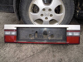 Ліхтар кришки багажника (задня панель) ДЕФЕКТ Mazda 626 GD 1987-1991р.в. седан