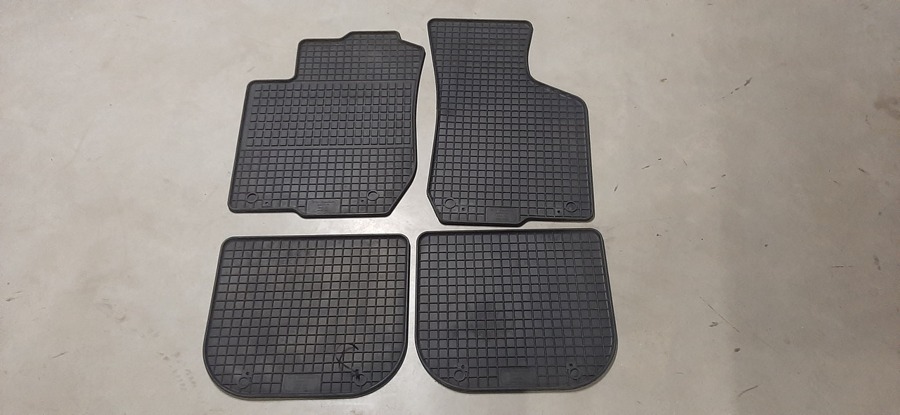 Килимки в салон для Audi A3 '98-03 гумові, чорні (Petex)