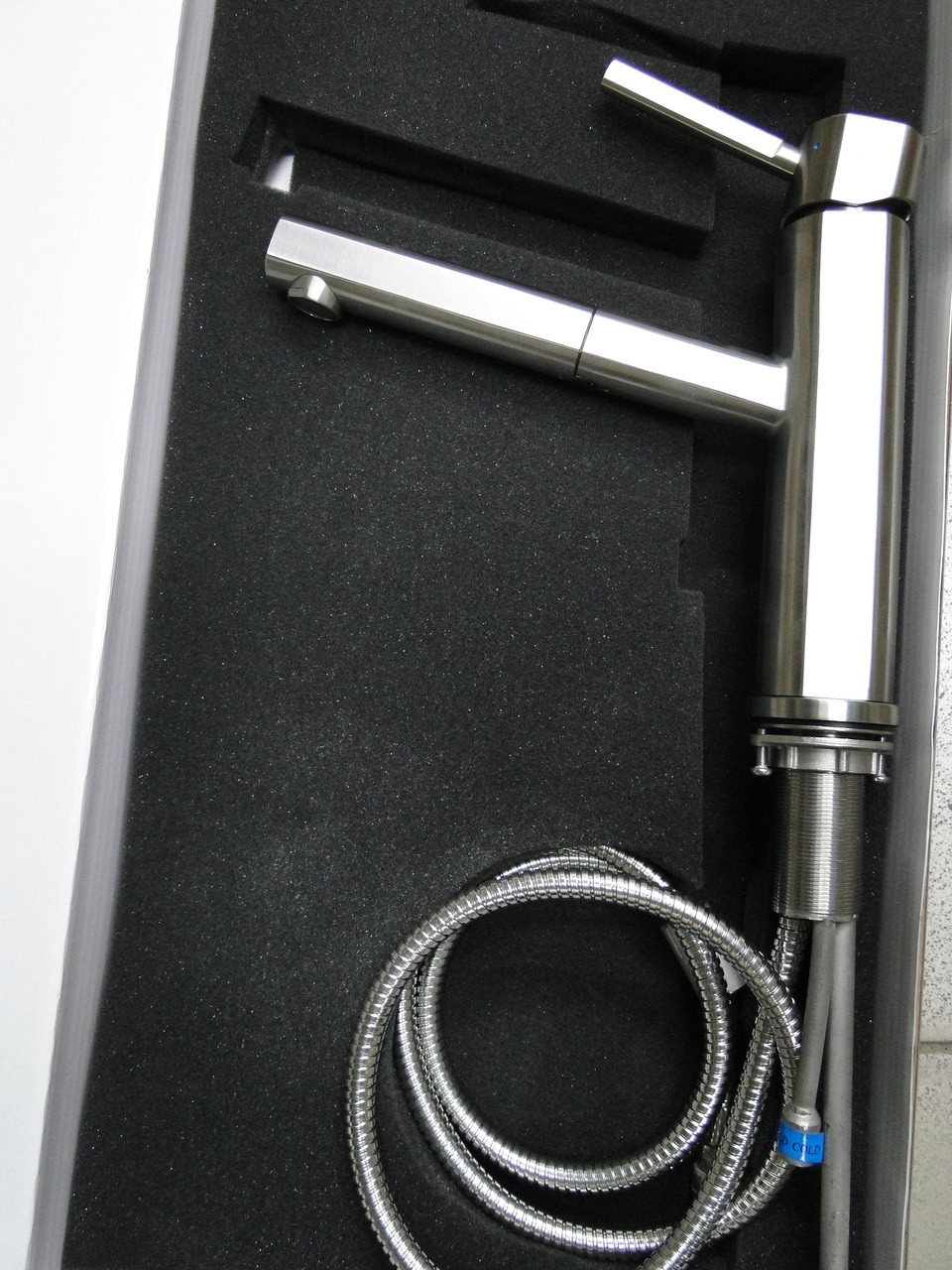 Кран для кухні з висувним душем Blue Water Arada inox (нержавіюча сталь)