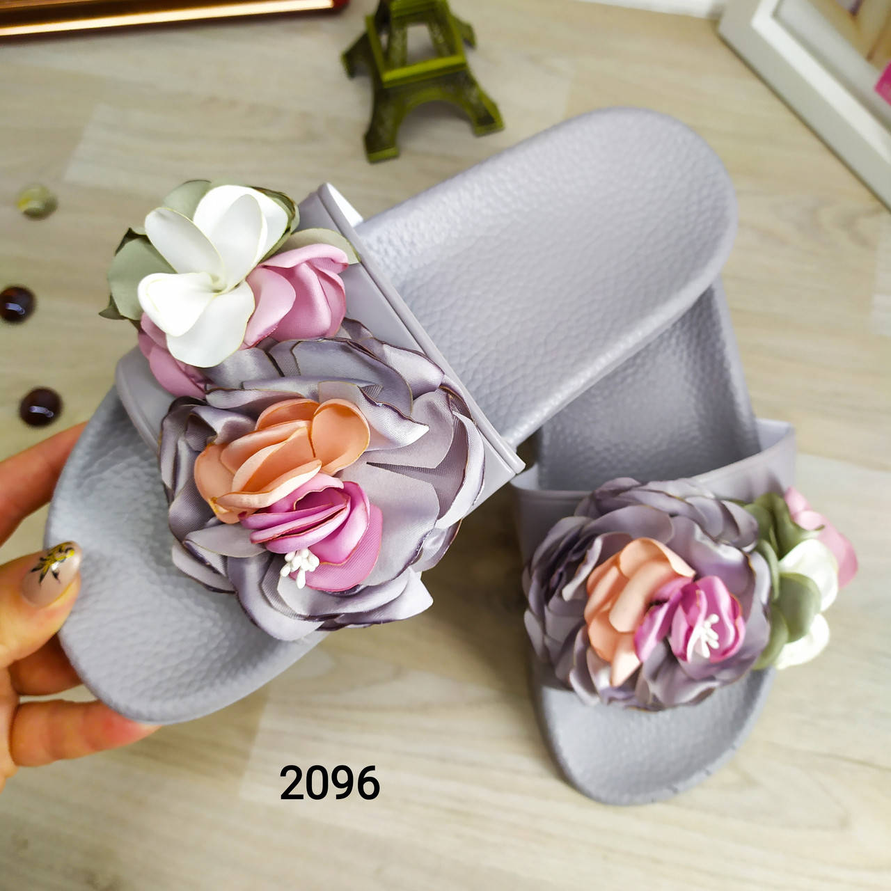

Модные женские шлепанцы с атласными цветами, разные цвета