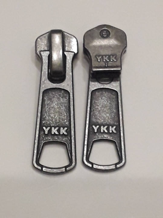 

Бегунок YKK к металлической молнии №5 темный никель