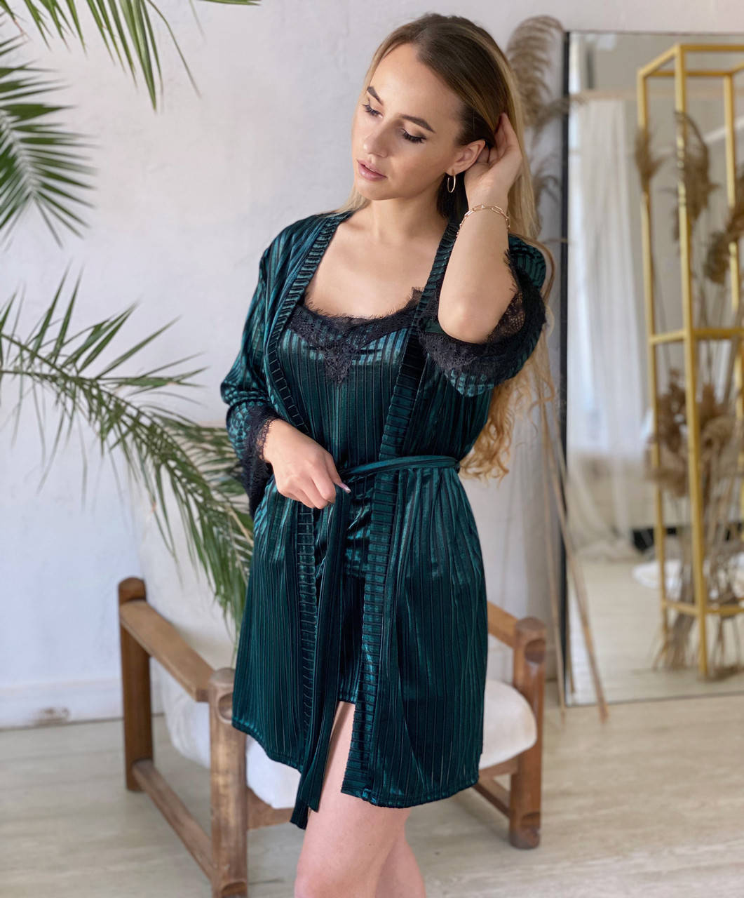 

Женский велюровый халат L-XL бутылка в полоску