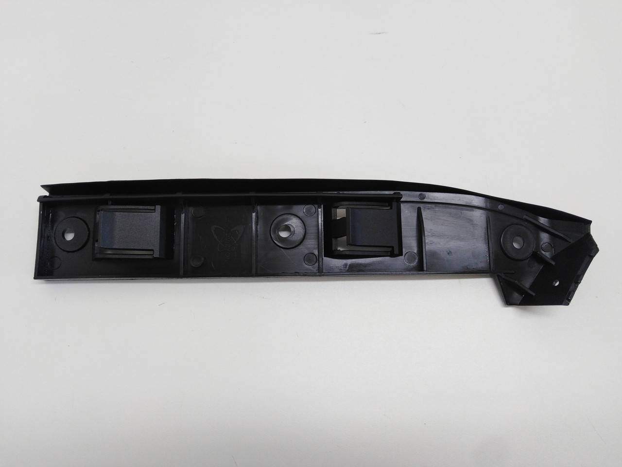 

Крепление, кронштейн переднего бампера Volkswagen Golf 4, Гольф 4. Левый. 1J0807183A