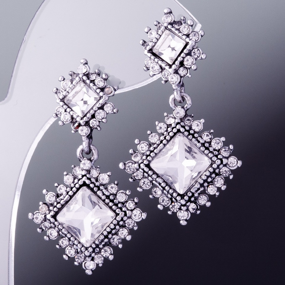 Сережки з білими кристалами "Ромби" сильвер купити дешево в інтернеті
