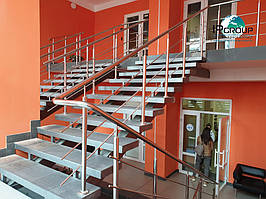 Перила для лестницы из металла. В компании Инвестпром групп вы можете заказать перила и ограждения для лестниц.  3