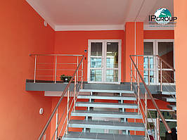 Перила для лестницы из металла. В компании Инвестпром групп вы можете заказать перила и ограждения для лестниц.  4