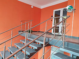 Перила для лестницы из металла. В компании Инвестпром групп вы можете заказать перила и ограждения для лестниц.  5
