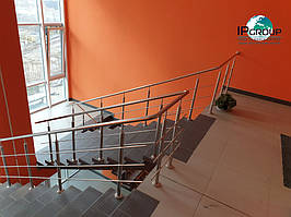 Перила для лестницы из металла. В компании Инвестпром групп вы можете заказать перила и ограждения для лестниц.  6