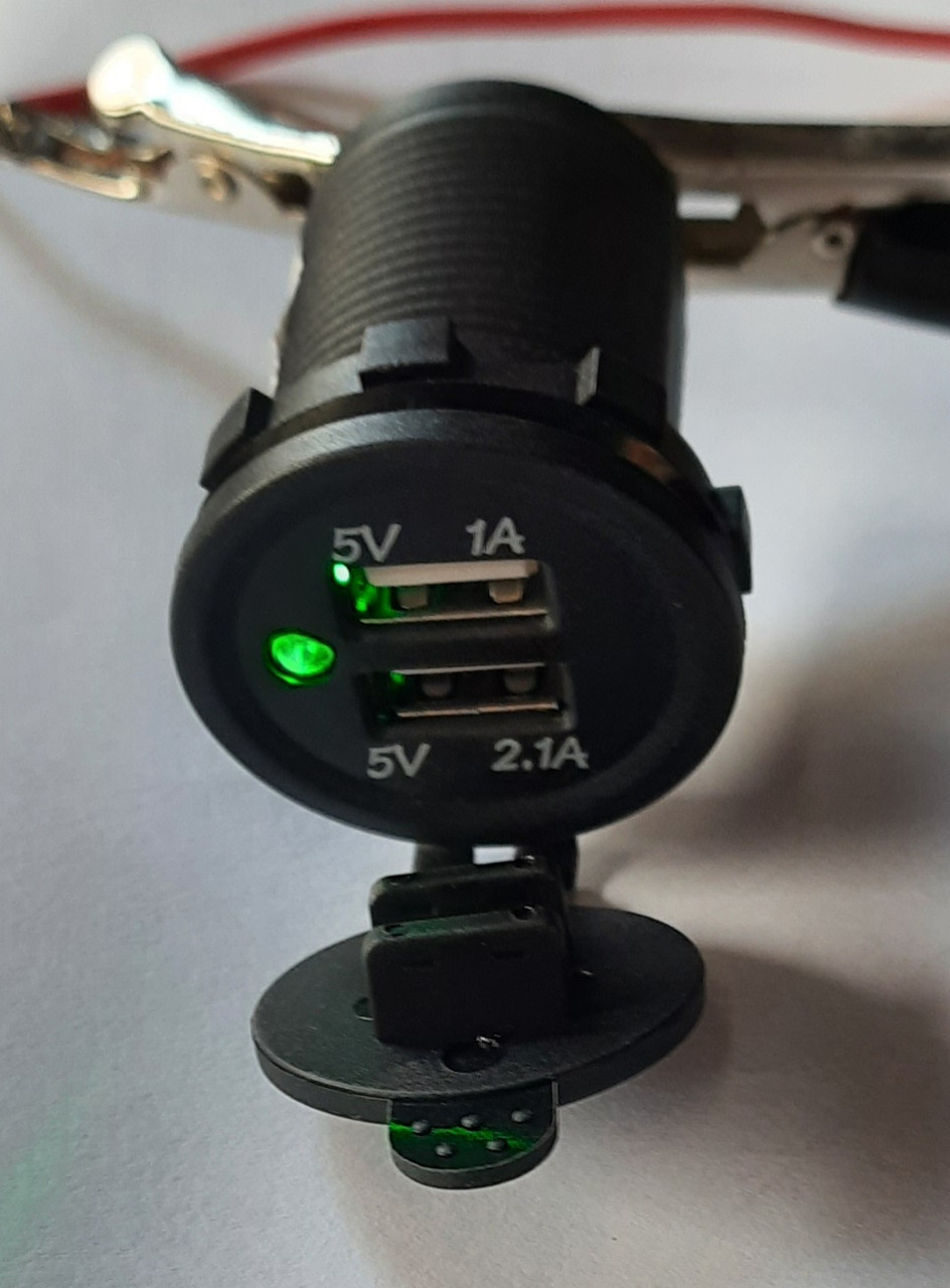 Автомобільний зарядний пристрій 2 USB врізний 12 В. 24 В