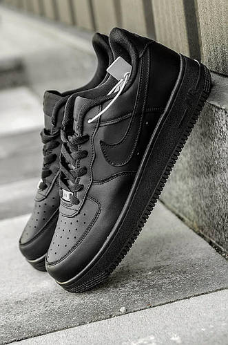 Nike air force one triple black 2025