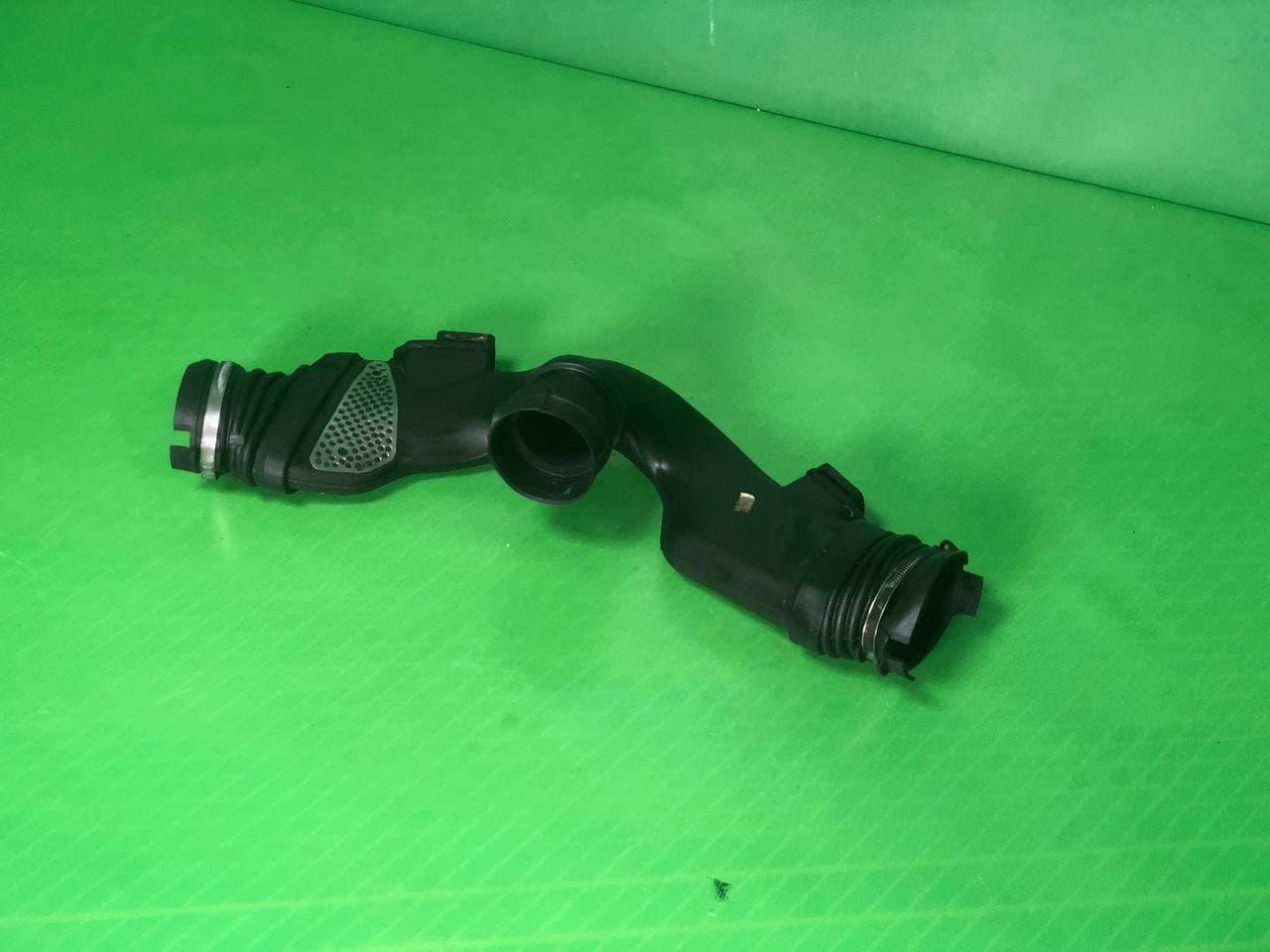Патрубок воздухозаборника ( бабочка ) Mercedes ML W164 2005-2011 гг