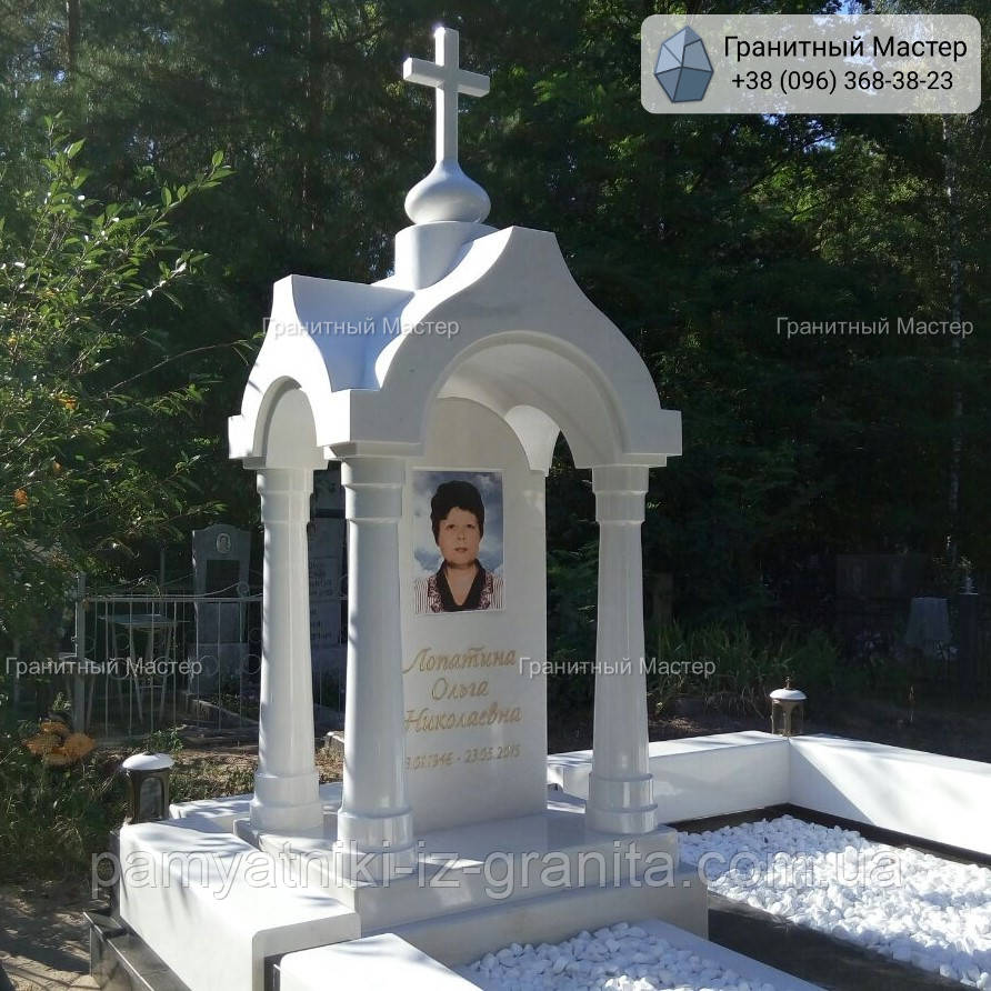 Гарний елітний пам'ятник з білого мармуру жінці у вигляді каплиці №48.