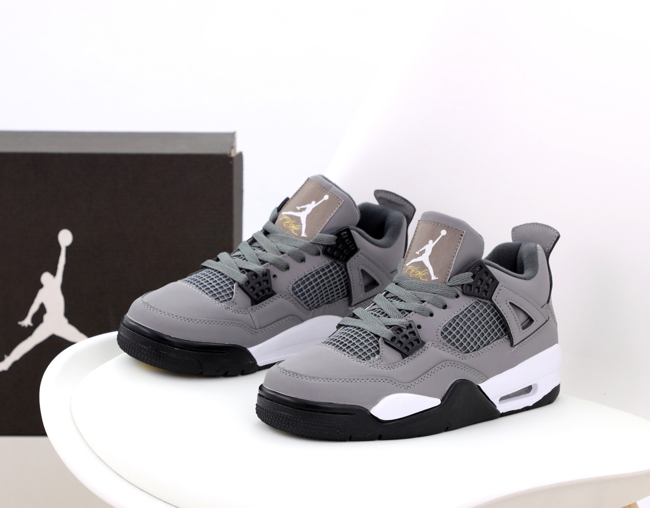 Чоловічі сірі Кросівки Nike Air Jordan 4