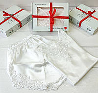 Пижама женская из атласа в подарочной упаковке Sexen Белая 21133001